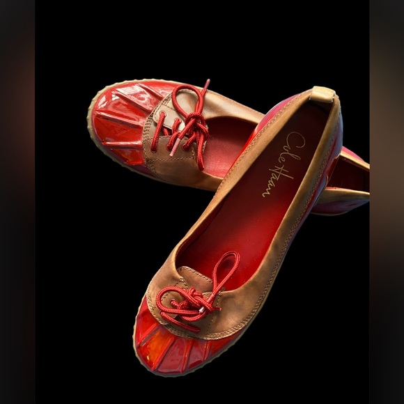 Cole Haan Nike Air red rubber shoe with tan leather accent. Size 9 - Picture 3 of 5